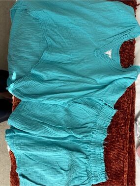 Lightweight Linen Turquoise V-Neck Women's Top with Shorts Set